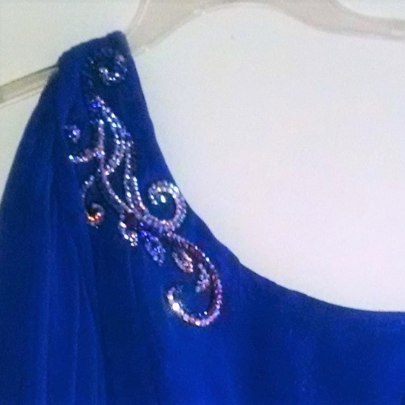Cachè Evening Dress with authentic Swarovski Crystals. - Picture 1 of 5